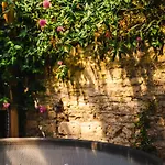 Апартаменты Fraichement Renovee - Jacuzzi Au Coeur De