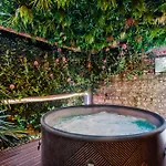 Fraichement Renovee - Jacuzzi Au Coeur De Апартаменты *