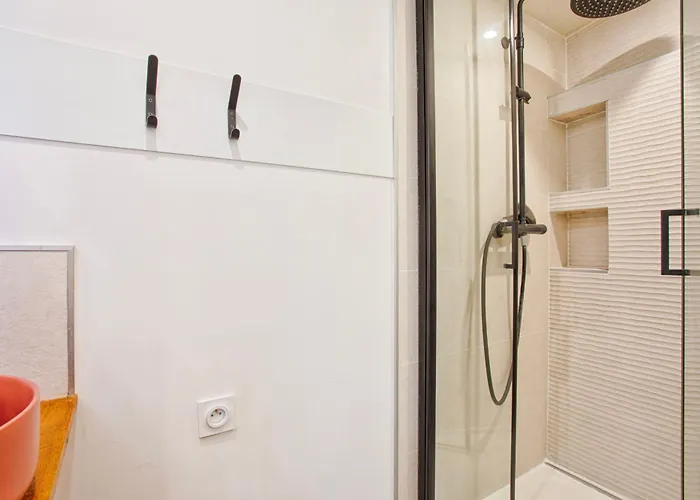 Fraichement Renovee - Jacuzzi Au Coeur De Apartment